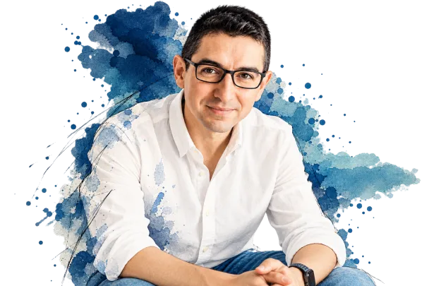 Carlos Girón en acuarela: sentado e inclinado hacia delante, con camisa blanca y las manos entrelazadas, en actitud de escuchar, entre manchas y salpicaduras azules.